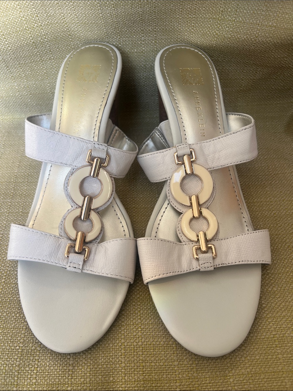 Anne Klein Ivory-Beige Ring-Link Slide Mules. No box. Size 6.5. 3” heel